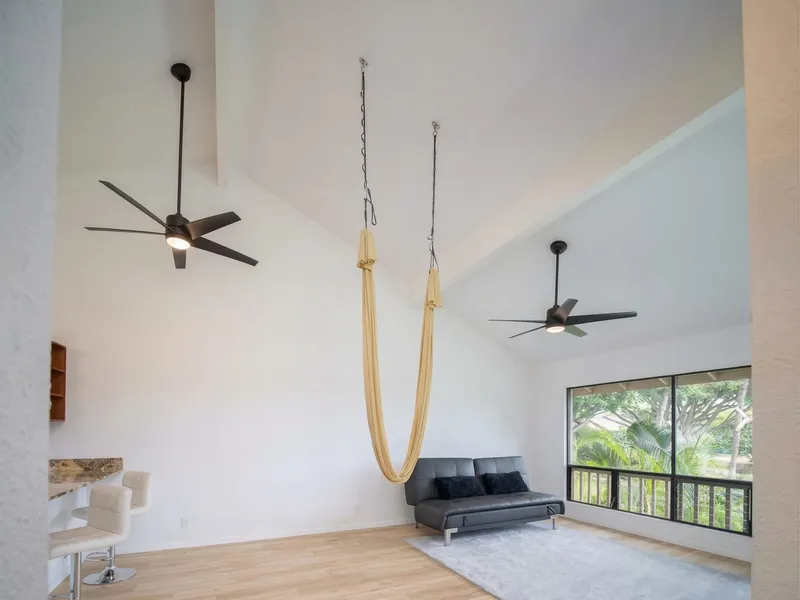 Living room remodel Maui — vaulted ceilings, LVP flooring and open indoor-outdoor flow