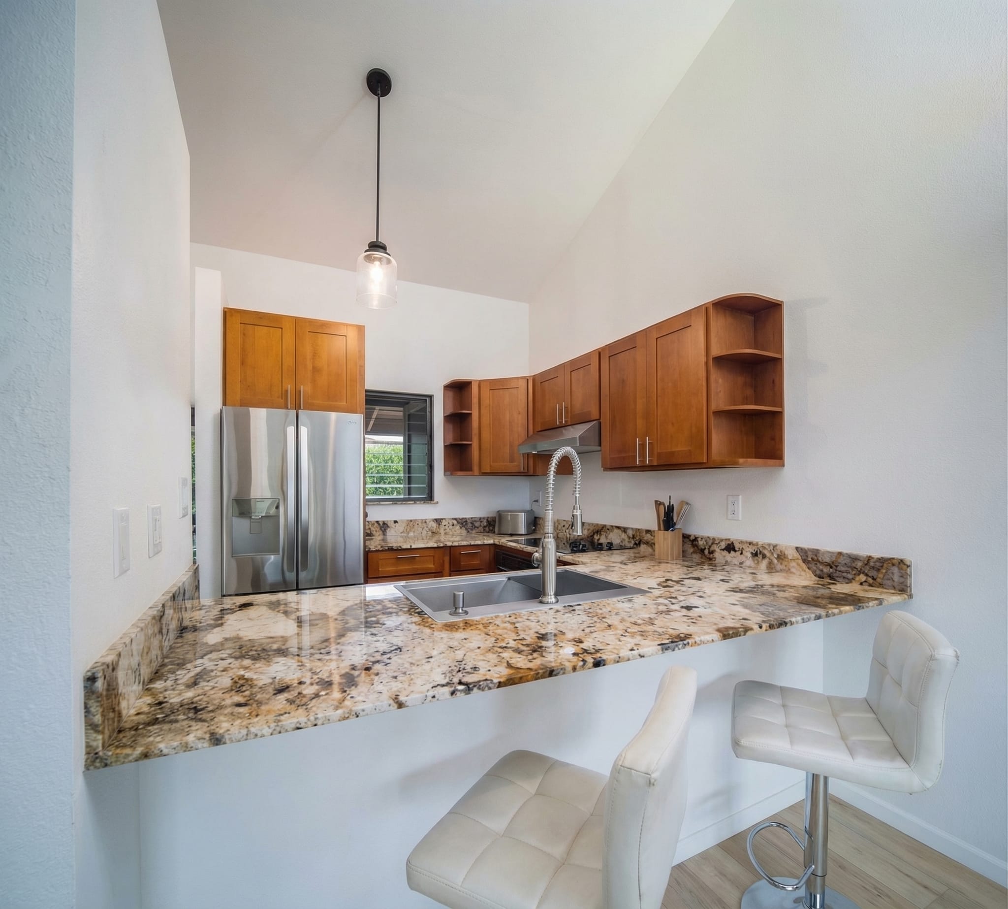 Kitchen remodel Maui — open plan with breakfast bar peninsula and pendant lighting